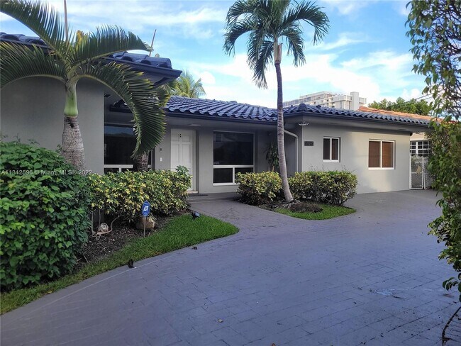 Foto del edificio - 13140 Coronado Dr