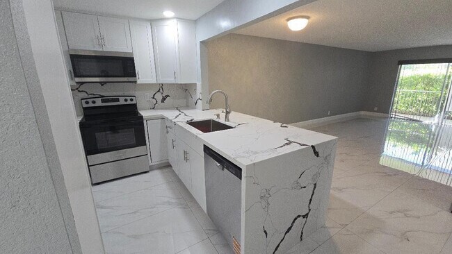 Foto del edificio - 3000 Riverside Dr