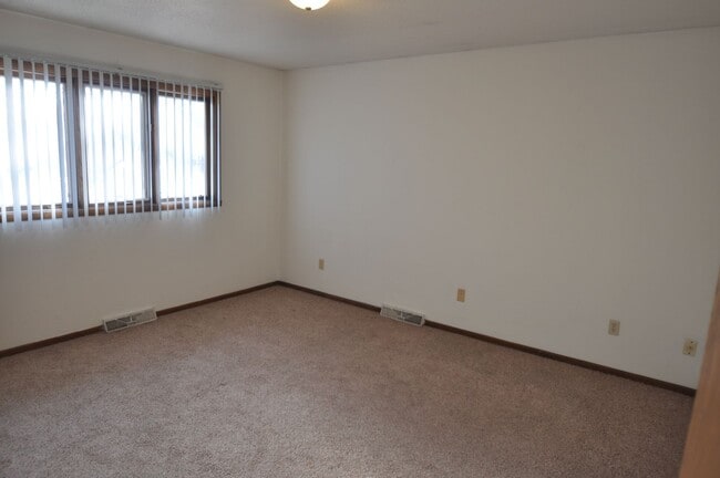 Building Photo - Moorhead Single Family Homes