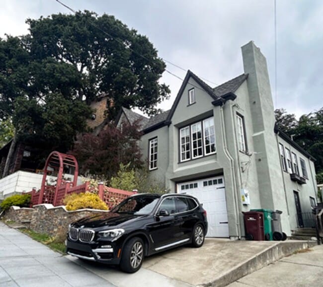 Photo - Welcome to this Fully Furnished Crocker Highland Gem! House