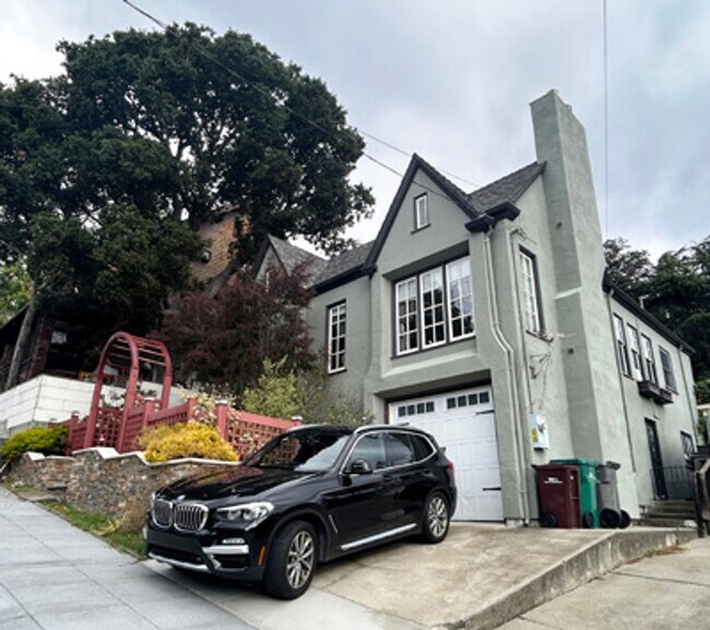 Building Photo - Welcome to this Fully Furnished Crocker Highland Gem!