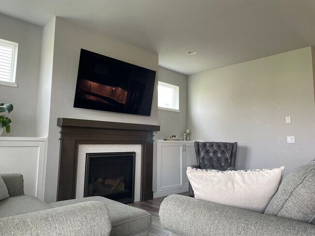 Building Photo - 708 Gingergrass Way