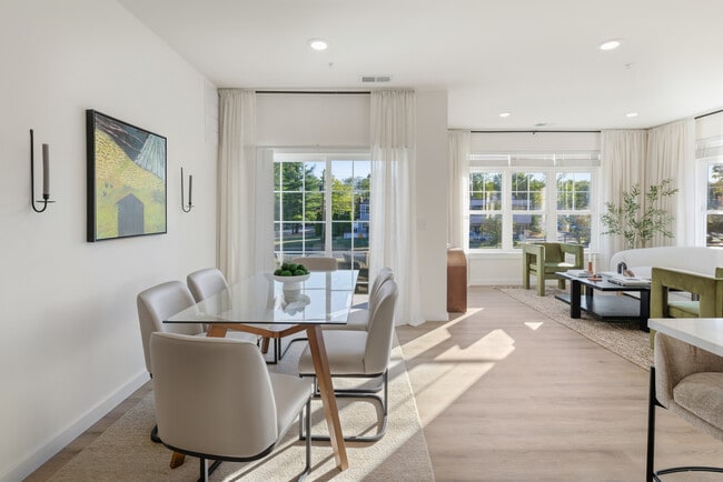 Building Photo - Greenwich House