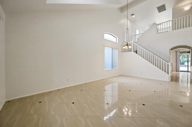 Building Photo - 1483 E Mia Ln