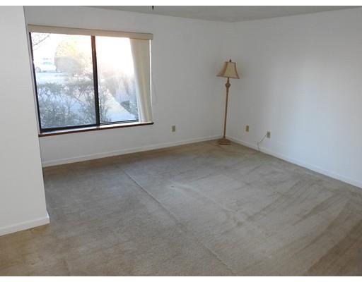 Foto del edificio - 132 W Meadow Rd