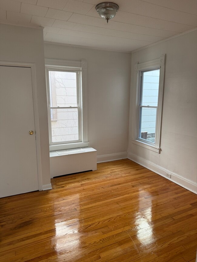 Bedroom - 647 Dewitt St