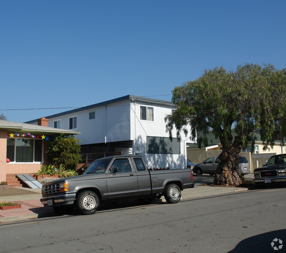 Foto del edificio - 5229 Esmond Ave