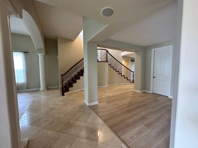 Foto del edificio - Large 5BR - 3CAR garage in Chula Vista, Ot...