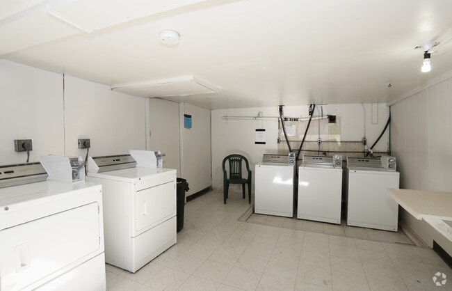 Woodland Manor Apartments