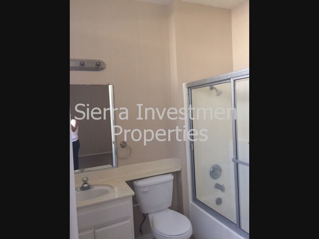 Building Photo - 4411 Cahuenga Blvd