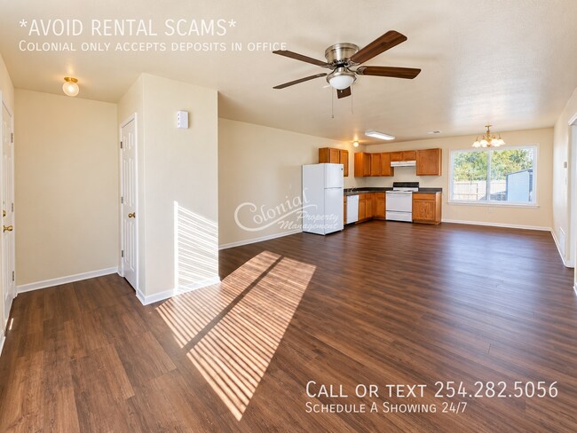 Building Photo - 405 S Amy Ln