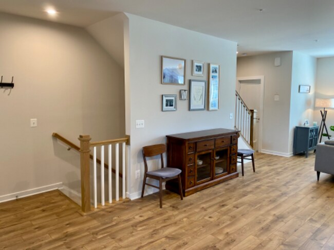 Building Photo - 1020 Madeira Terrace SE