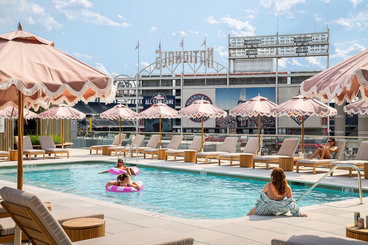 Piscina en la azotea - Navy Yard Urby