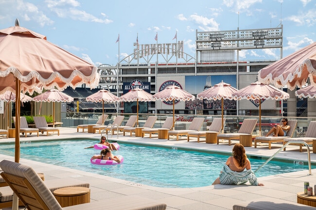 Rooftop Pool - Navy Yard Urby