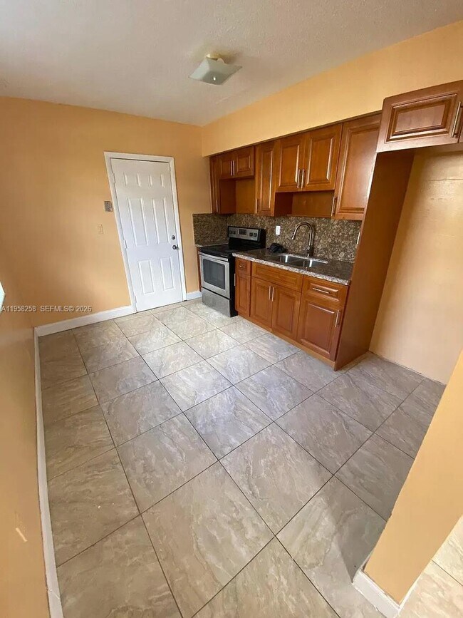 Foto del edificio - 43 NW 183rd Terrace