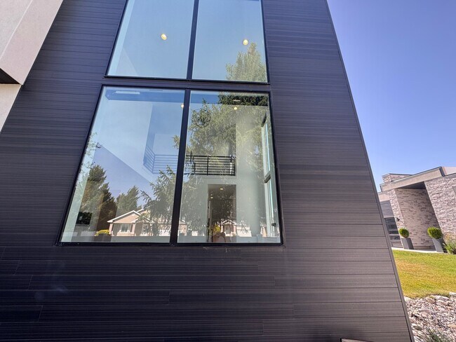 Building Photo - 457 Greenwood Ave