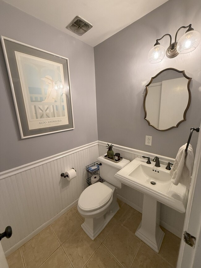 Downstairs half bath - 3000 Hillsboro Pike