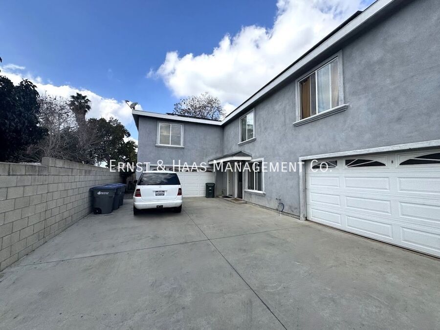 Foto principal - Lovely 3 Bedroom 2 Bath Rear Home in Prime...