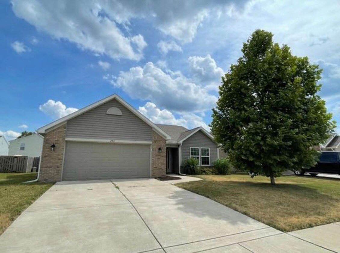 Primary Photo - BRITTANY CHASE...3 Bedroom 2 Bath