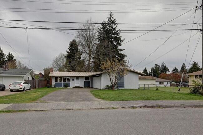Foto del edificio - Beautiful, Remodeled Burien Rambler Available Now! 3Bedrooms Plus Den!
