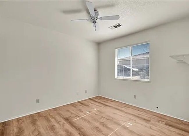 Foto del edificio - New Flooring & Ready for Move-in!