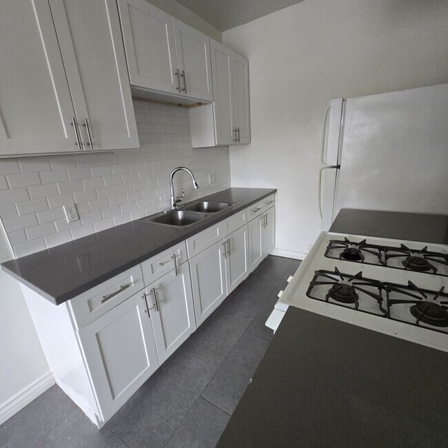 Foto del edificio - 833 N Formosa Ave