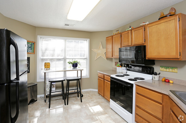 Somerset Kitchen - Ashworth Pointe Townhomes