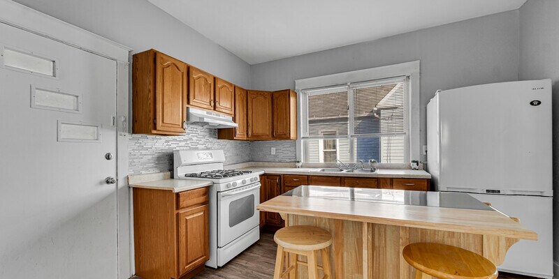 Primary Photo - 1015 E Morris St