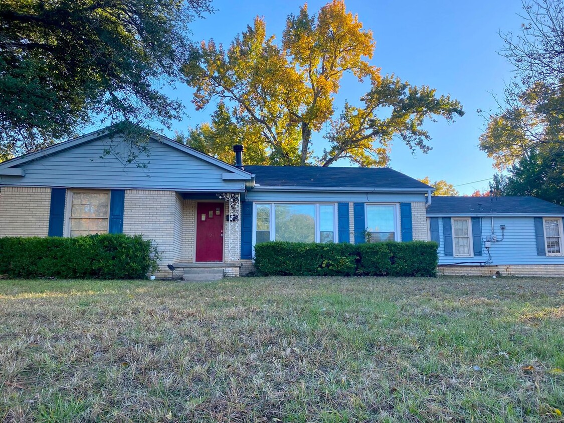 Foto principal - Updated 3 Bedroom, 2 Bath Home in Tyler!