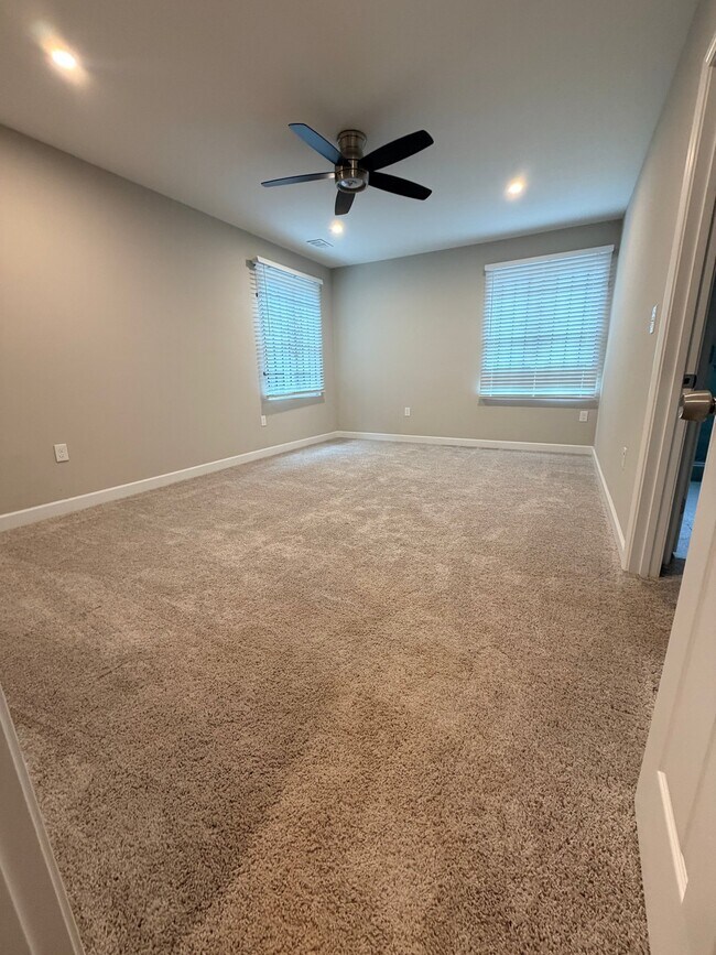 Foto del edificio - 1104 Oak Knoll Terrace SE