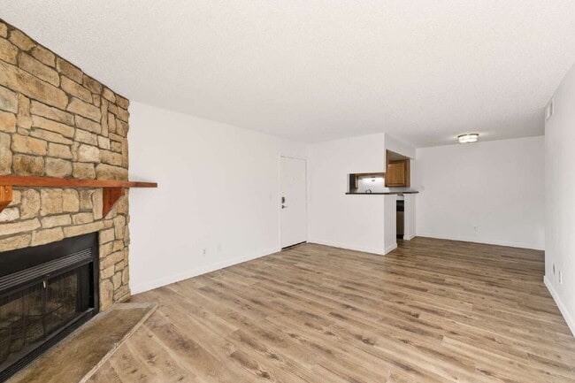 Foto del edificio - Light and Bright 2-Bed 2-Bath Home Available Immediately!