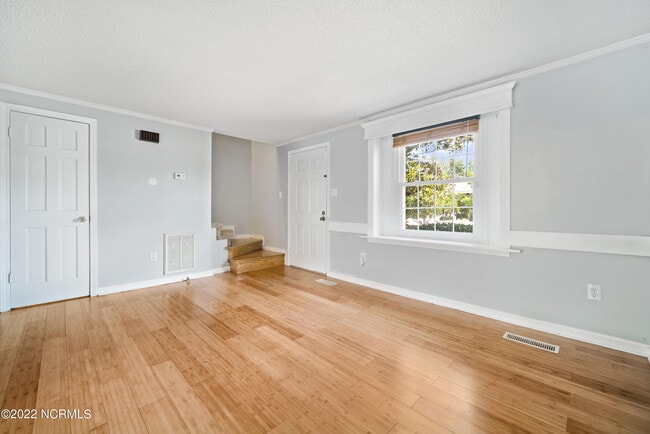Building Photo - 306 River Walk Dr
