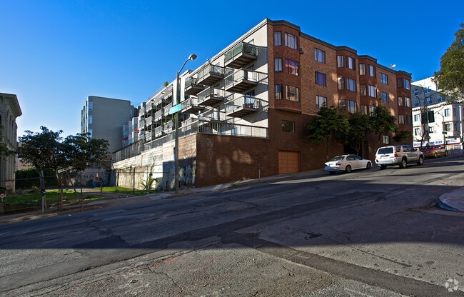 Building Photo - 885 Franklin St