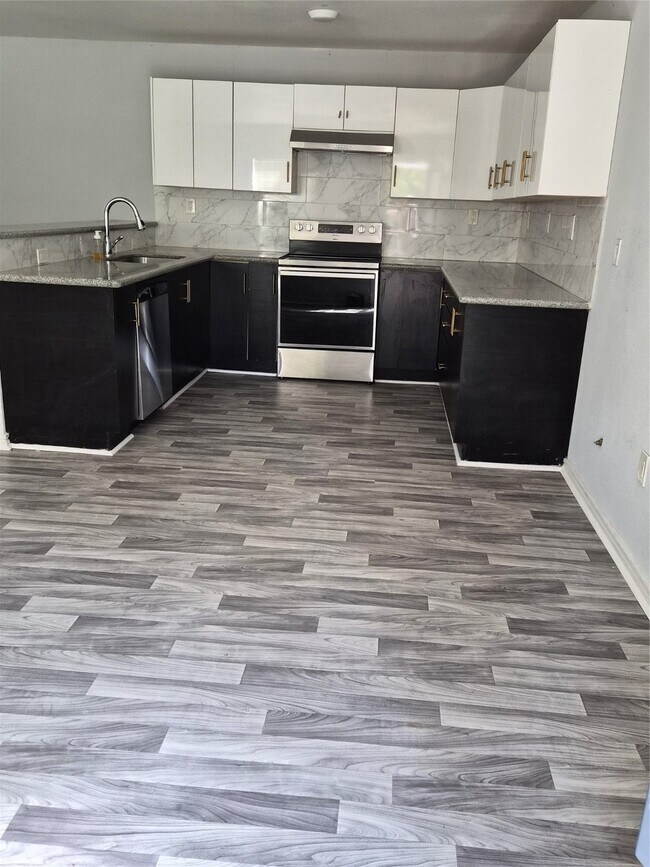 Foto del edificio - 12335 Roy Rd