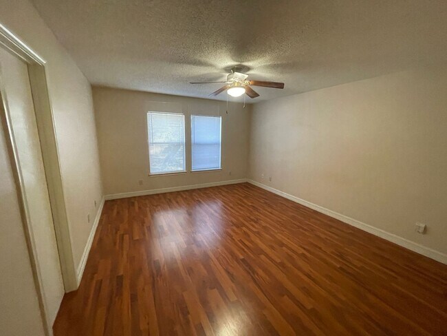 Foto del edificio - 4 Bedroom/2 Bath Villages of Westcreek Sub...