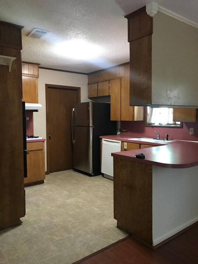 Foto del edificio - Close to Barksdale Air Force Base... Large yard that backs up to Park!!!