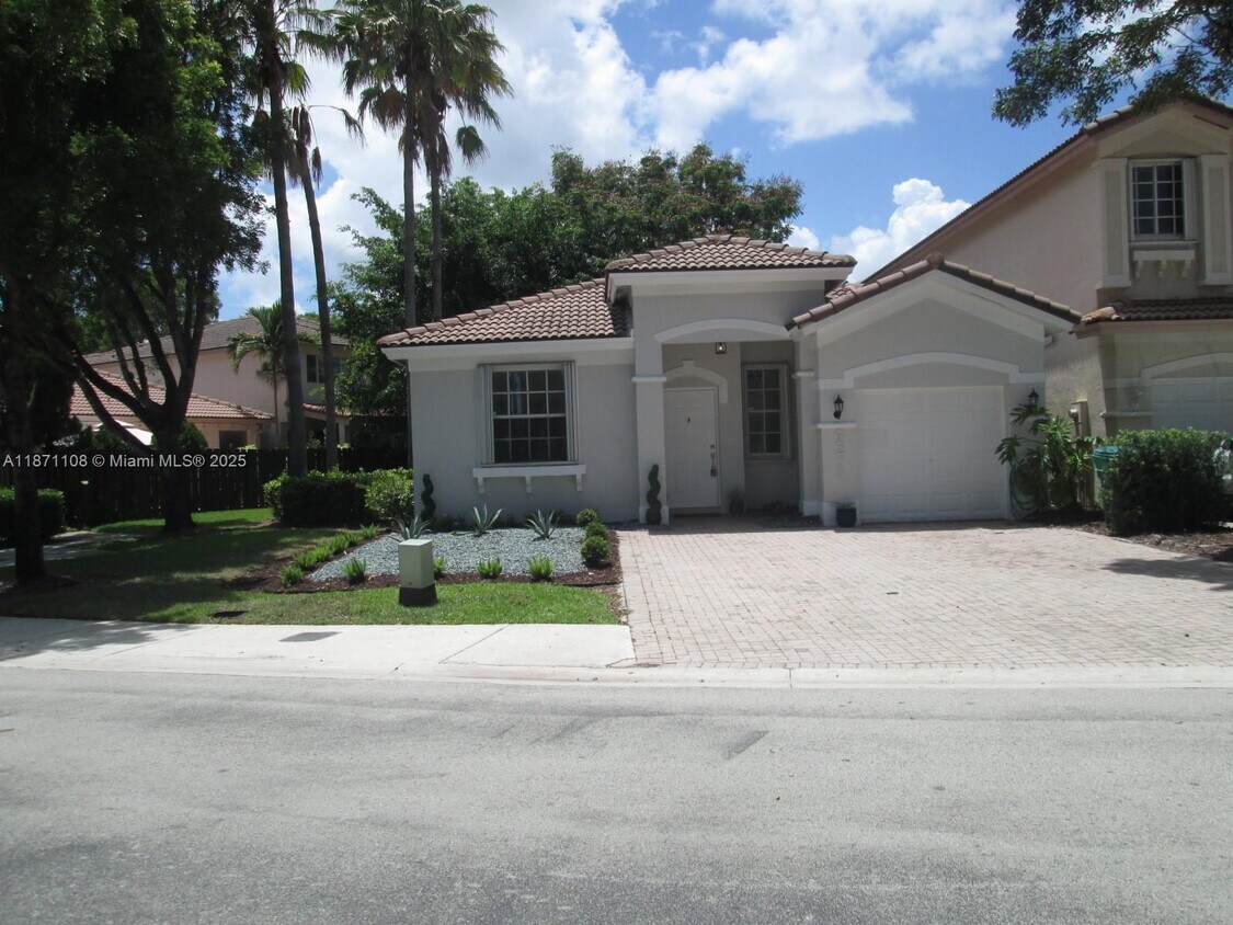 Foto principal - 6672 NW 107 Ct