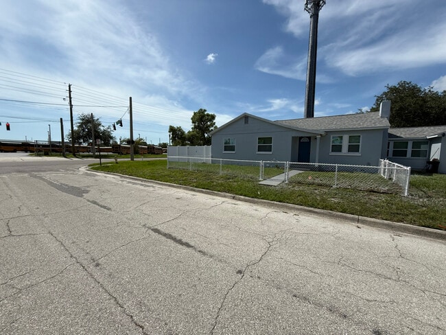 Foto del edificio - 4855 Fairfield Ave S