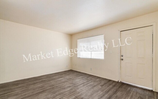 Foto del edificio - 2414 W Devonshire Ave