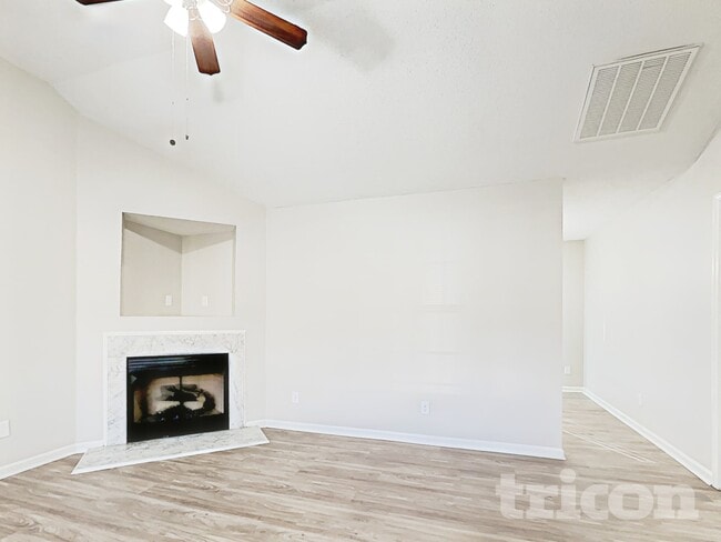Building Photo - 9408 Northwoods Forest Dr