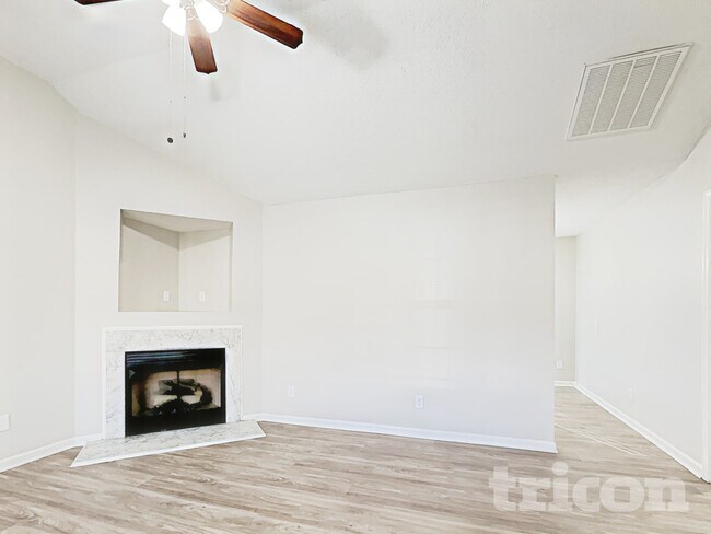 Foto del edificio - 9408 Northwoods Forest Dr