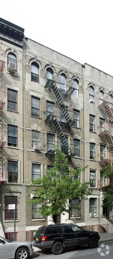 Building Photo - 105 E 100th St