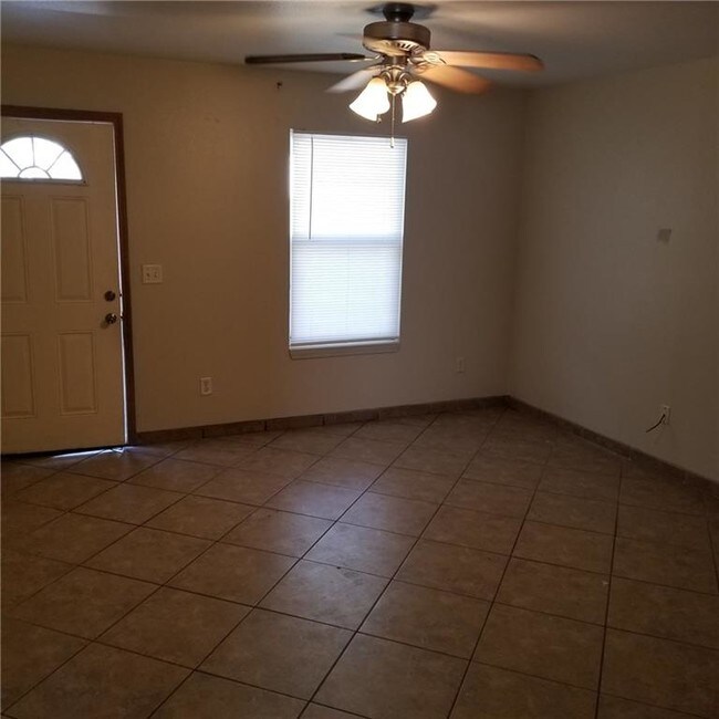 Building Photo - 315 Texas Ln