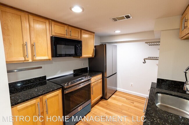 Foto del edificio - 2 br, 1 bath House - 1350 Kenyon St, NW Ba...