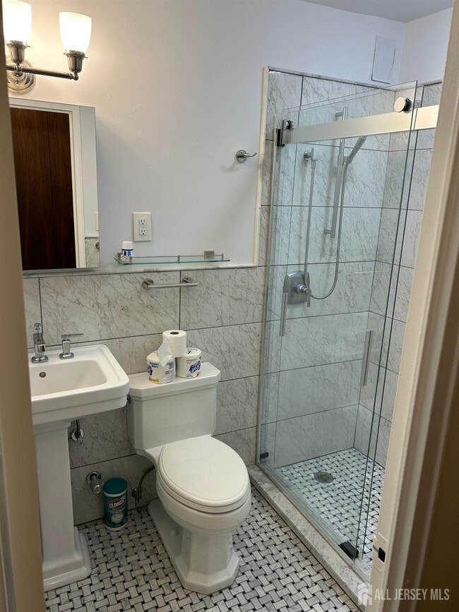 Foto del edificio - 123 S Adelaide Ave