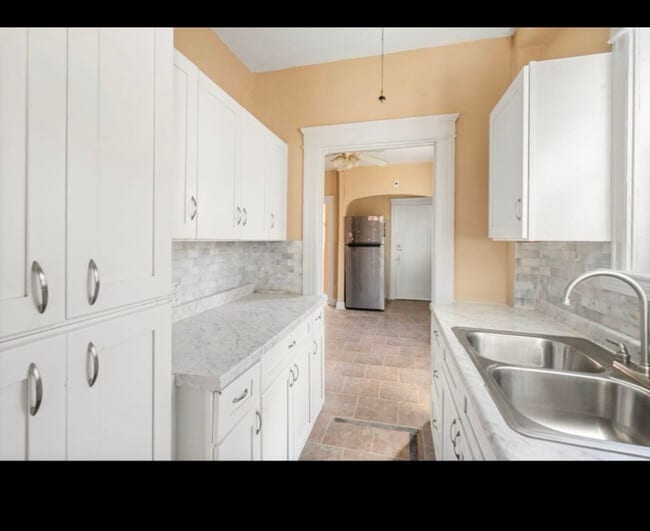 Building Photo - 53 Howland Terrace