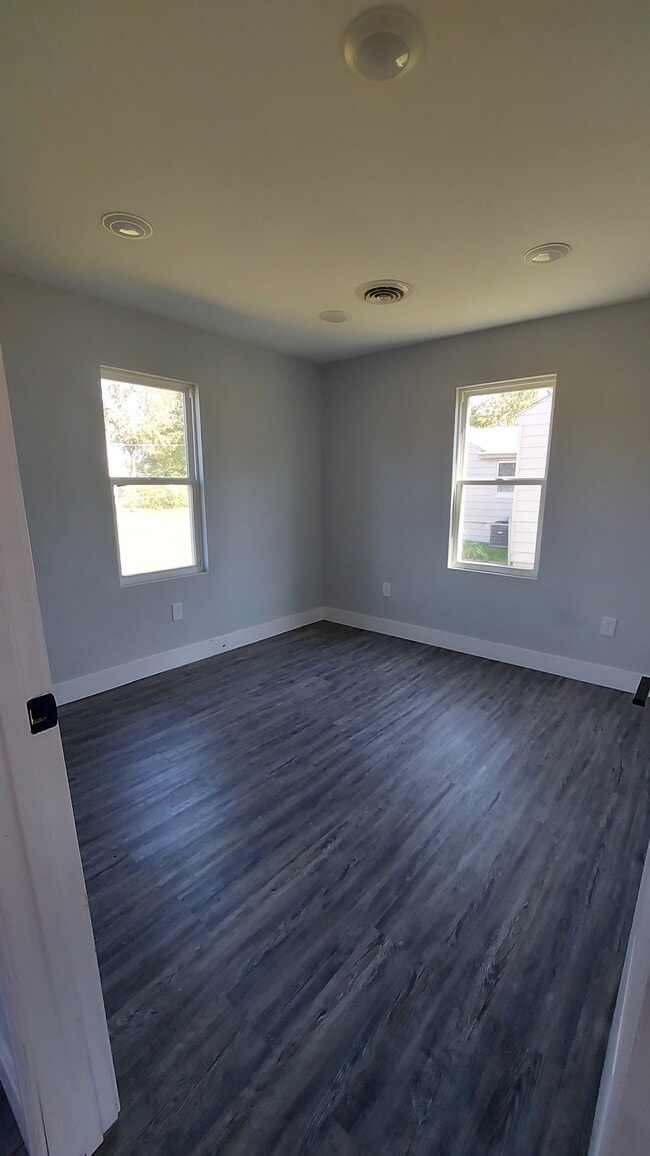 Foto del edificio - 1029 Emmons St