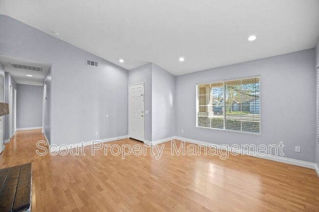 Building Photo - 31654 Granville Dr