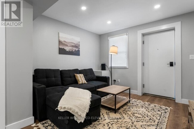 Building Photo - 2 - 164-168 PICTON STREET E