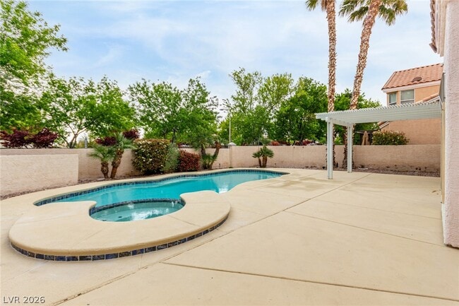 Building Photo - 2412 Shady Vista Dr